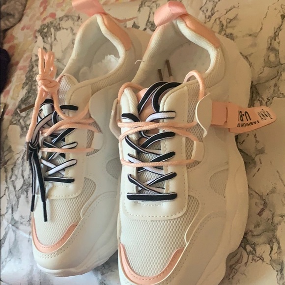 Shoes - Picture 4 of 5